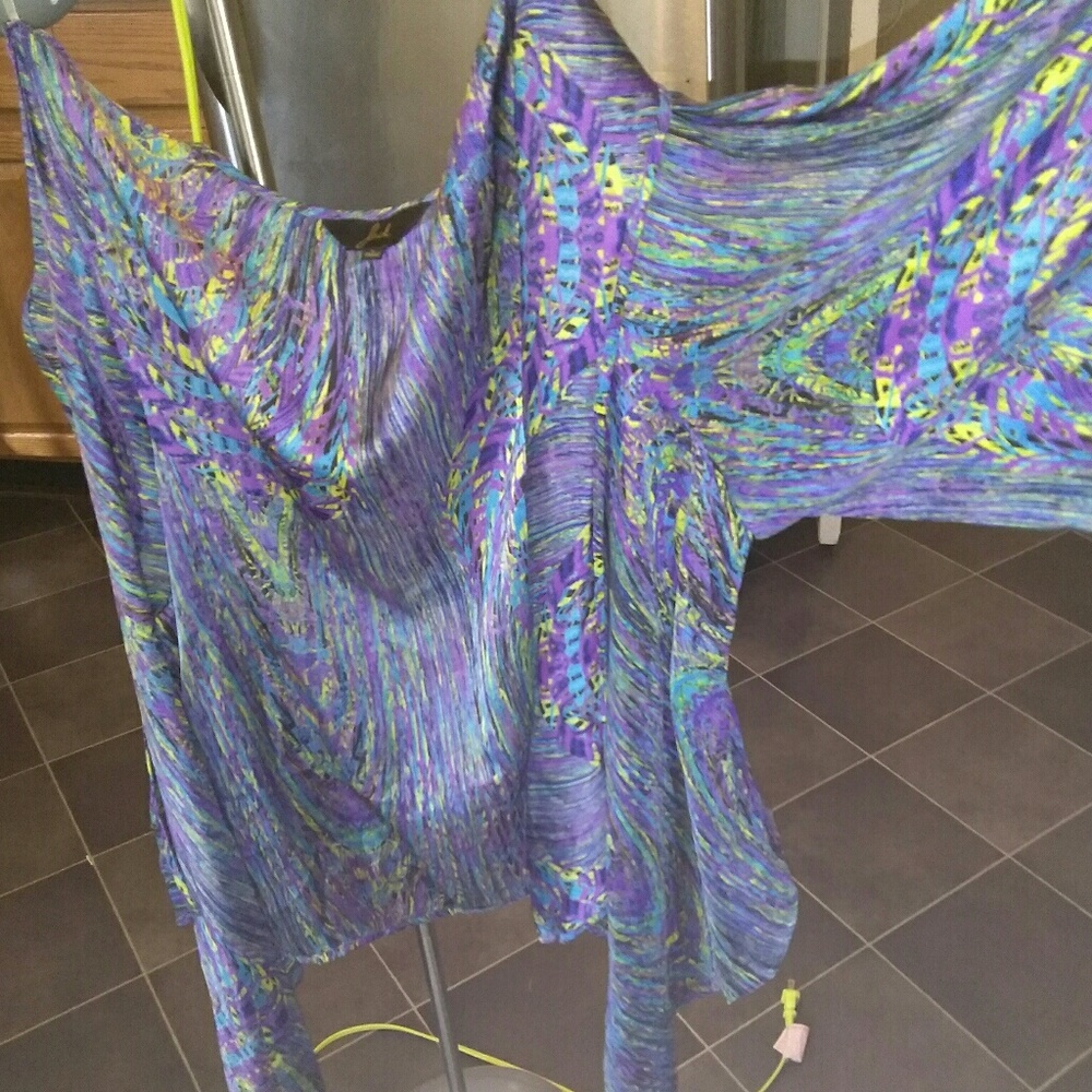 Open, buttonless blouse - Picture 2 of 2